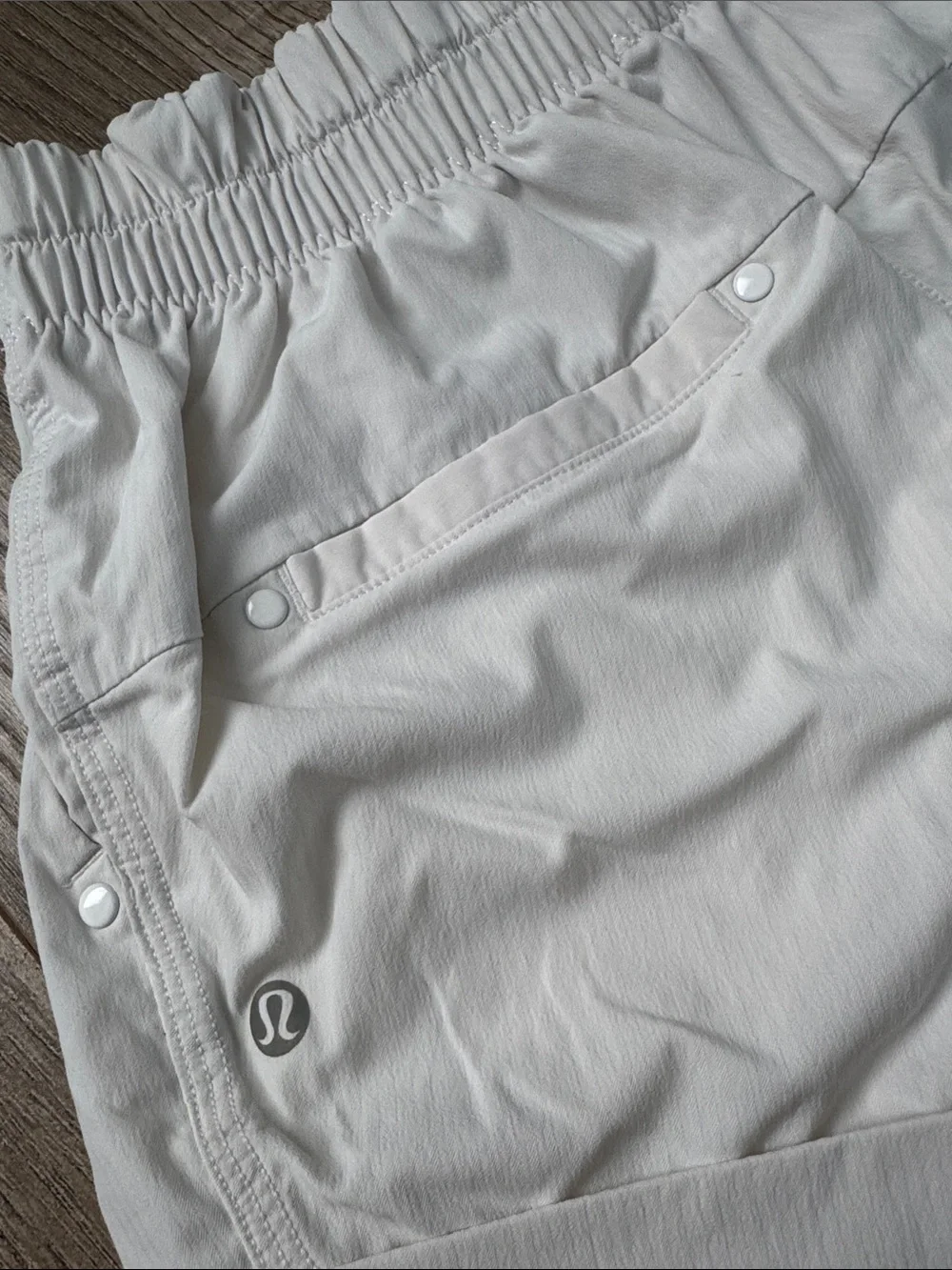Lululemon White Women’s Athletic Shorts Size 2